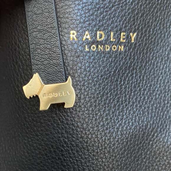 NWOT RADLEY LONDON Baylis Road Medium Multiway Bag Black with Dog Charm - Picture 10 of 13